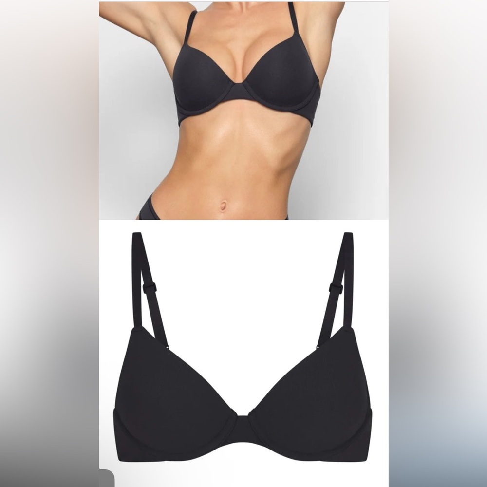 SKIMS T-shirt bra size 34 A

SKIMS T-shirt bra size 36A